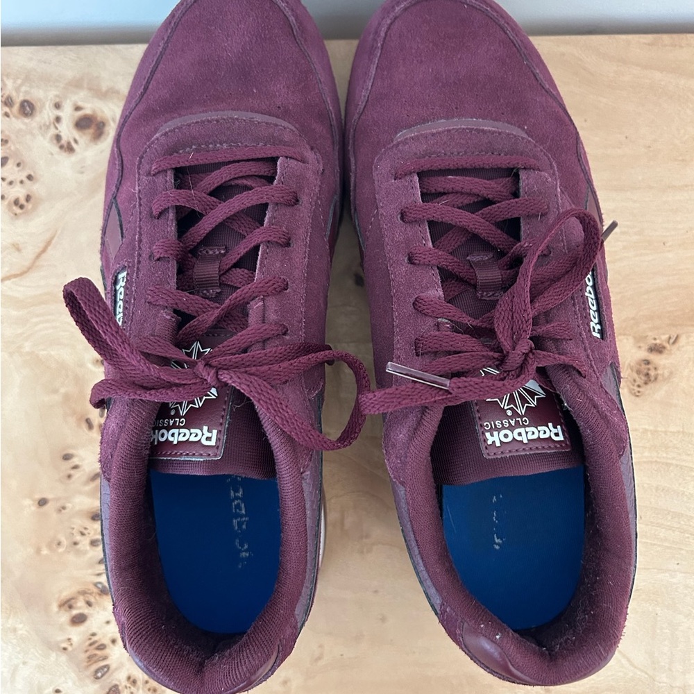 Like new Reebok Burgundy Sneakers Size 9.5